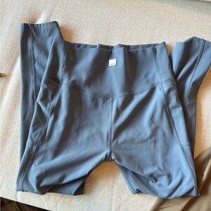 Vuori studio pocket leggings - grey/blue sz M
